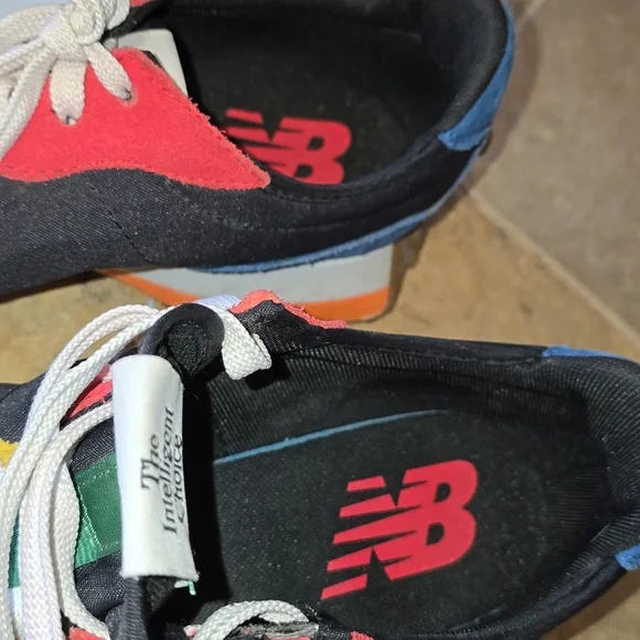 New Balance Mens 327 Tennis Shoes - Picture 6 of 6
